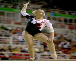 She was also an expert skilled Gymnast in her high school and wanted to be state-level champion.